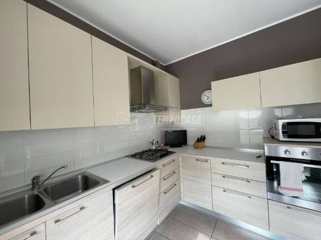 Appartamento in affitto a Lipomo, Lombardia
