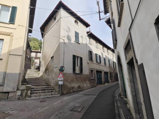Villa Indipendente in vendita a Longone Al Segrino, Lombardia