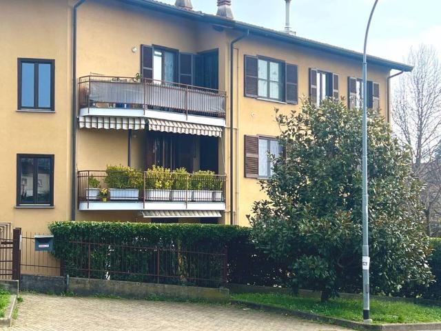 Appartamento in affitto a Luvinate, Lombardia
