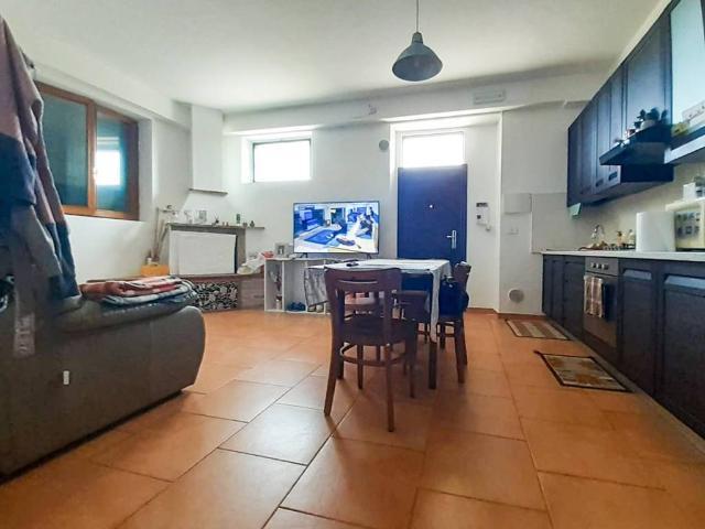 Appartamento in affitto a Pace, Marche