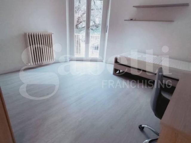 Appartamento in affitto a Tribunale, Marche