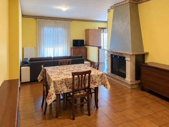 Appartamento in affitto a Magliano de' Marsi, L'Aquila