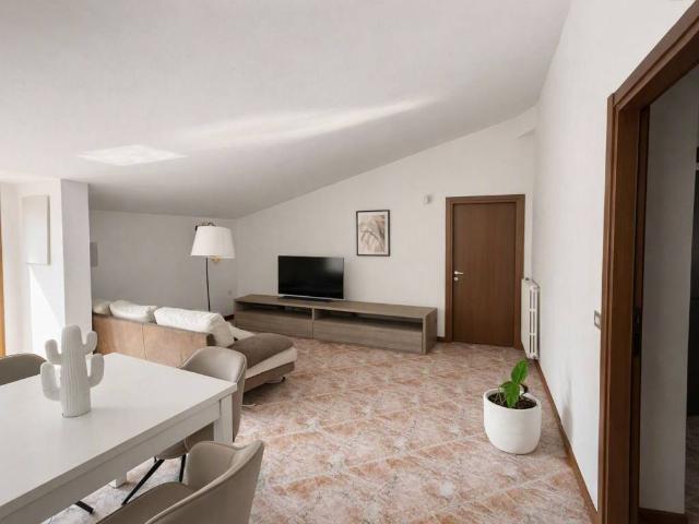 Appartamento in affitto a Malgrate, Lombardia