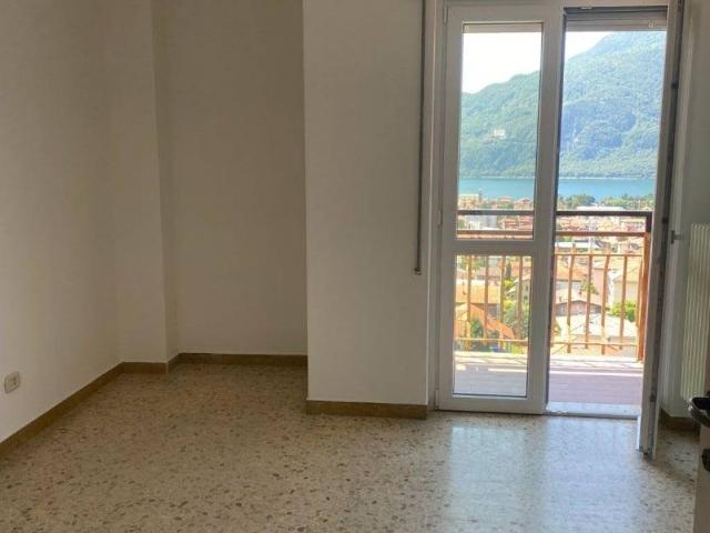 Appartamento in affitto a Mandello Del Lario, Lombardia
