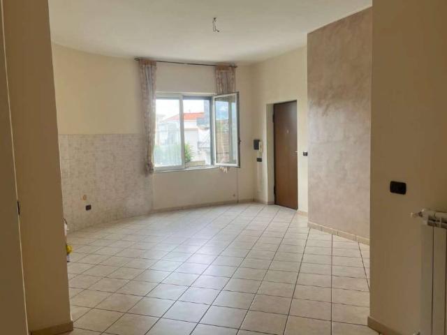 Appartamento in affitto a Marcianise, Campania