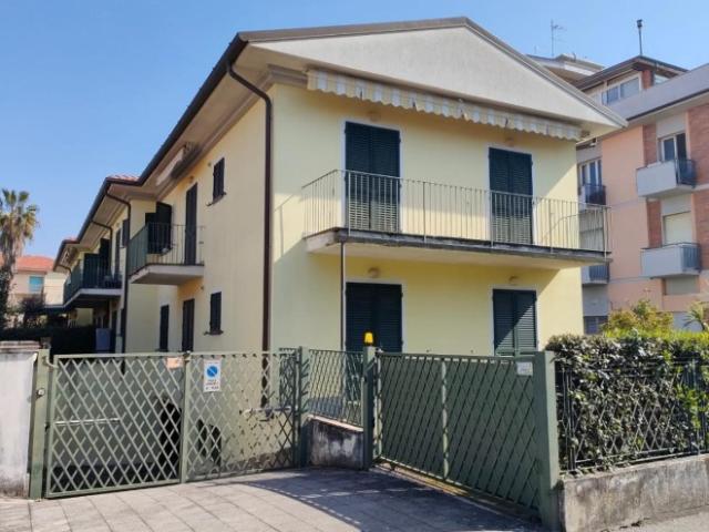Appartamento in affitto a Marina di Massa, Marina Di Massa