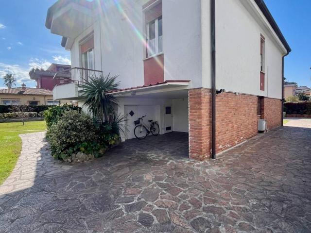 Appartamento in affitto a Marina di Massa, Marina Di Massa