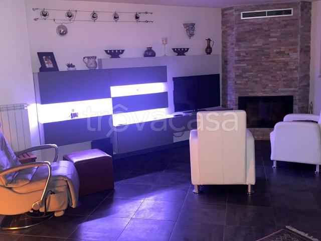Appartamento in affitto a Lanera, Matera