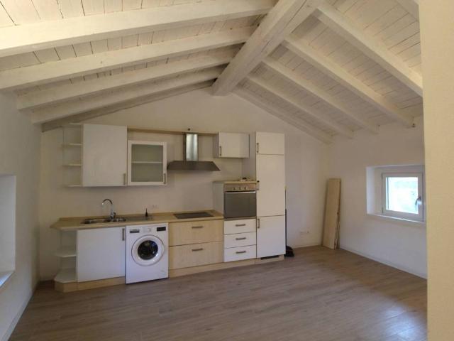 Appartamento in affitto a Sartirana, Merate