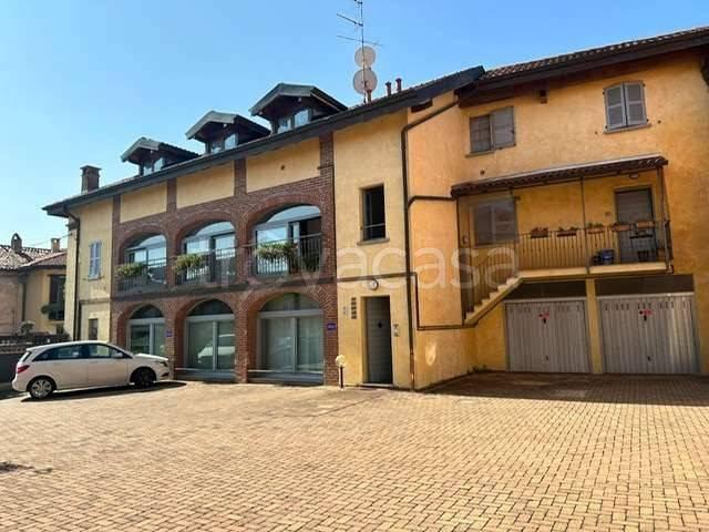 Appartamento in affitto a Mercallo, Lombardia