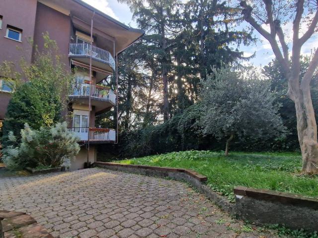 Appartamento in affitto a Mezzago, Lombardia