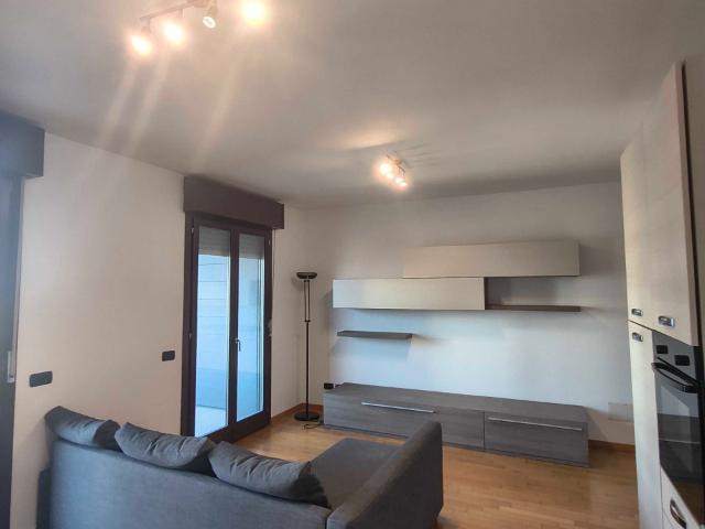 Appartamento in affitto a Municipio 9, Milano