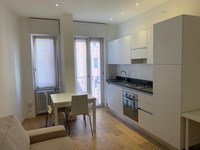 Appartamento in affitto a Municipio 9, Milano