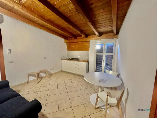 Appartamento in affitto a Municipio 9, Milano