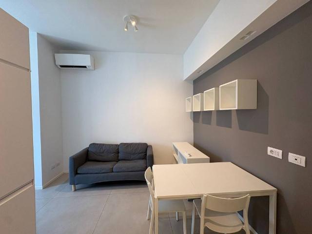 Appartamento in affitto a Municipio 6, Milano