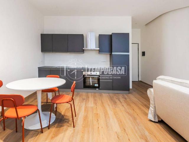 Appartamento in affitto a Municipio 9, Milano