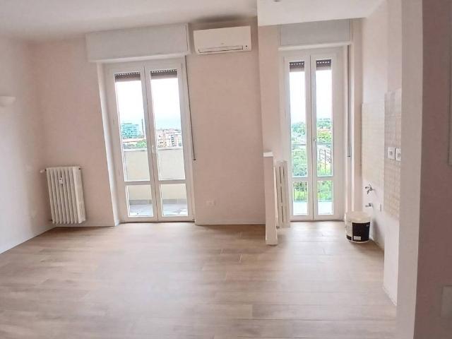 Appartamento in affitto a Municipio 9, Milano