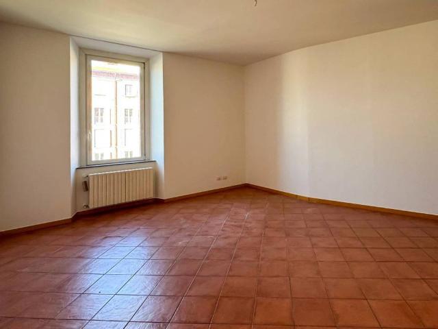 Appartamento in affitto a Tortona, Milano