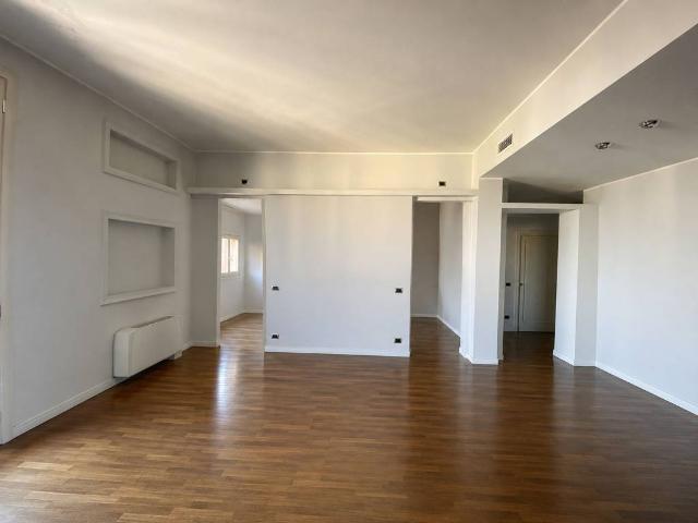 Appartamento in affitto a Municipio 1, Milano