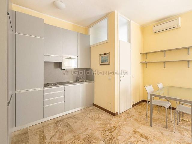 Appartamento in affitto a Centro storico, Milano