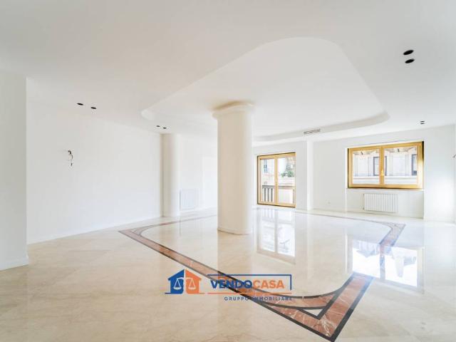 Appartamento in affitto a Centro storico, Milano