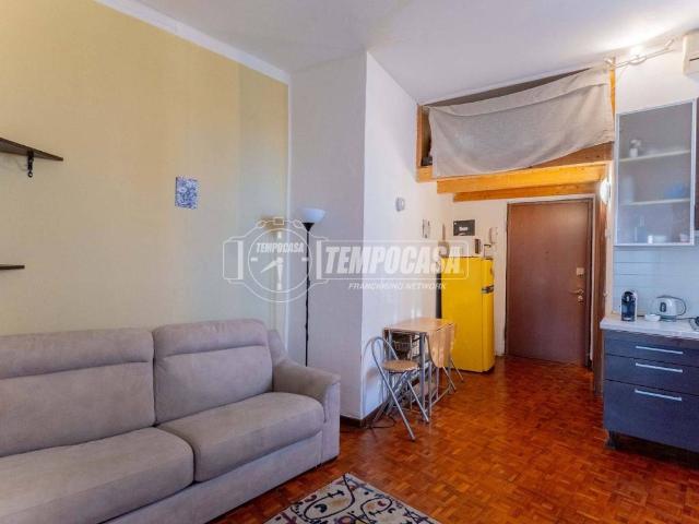 Appartamento in affitto a Municipio 9, Milano