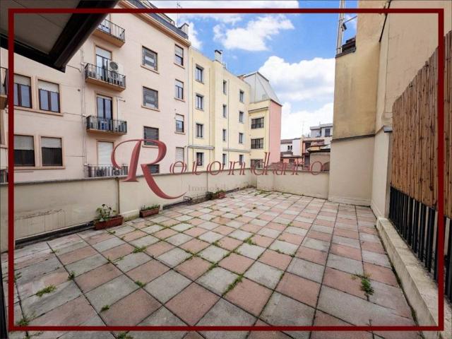 Appartamento in affitto a Centro storico, Milano