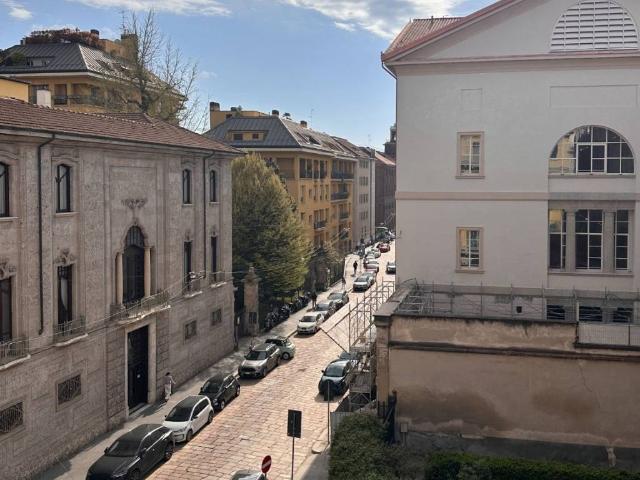 Appartamento in affitto a Duomo, Milano