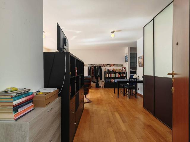 Appartamento in affitto a Municipio 9, Milano