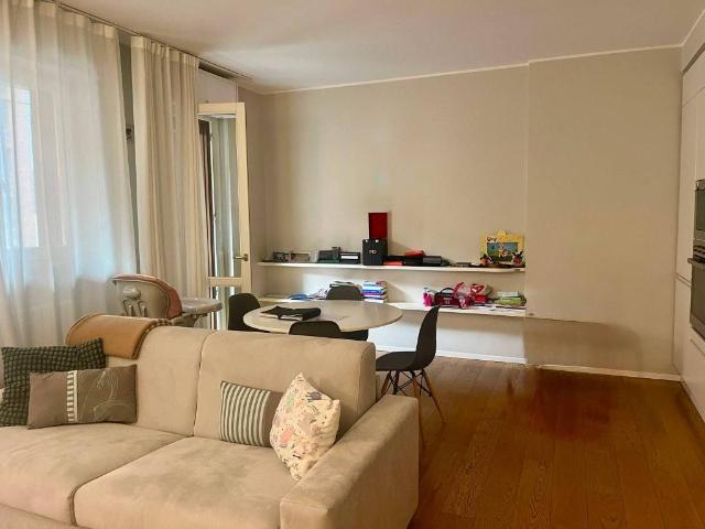 Appartamento in affitto a Municipio 9, Milano
