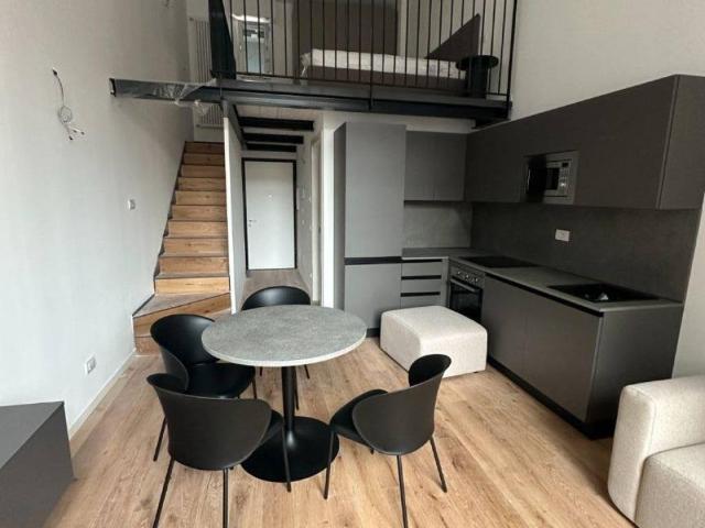 Appartamento in affitto a Municipio 9, Milano