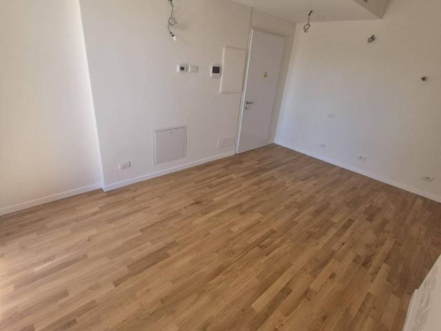 Appartamento in affitto a Municipio 9, Milano