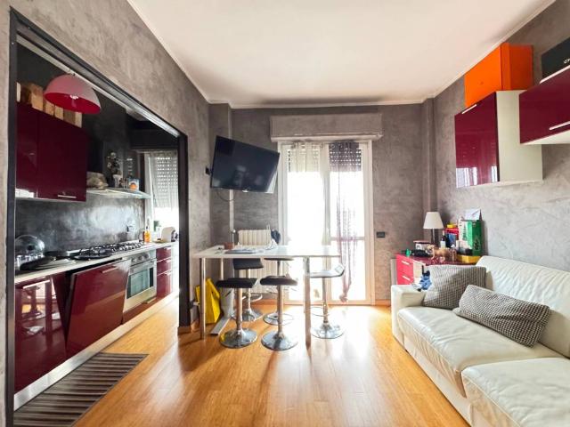 Appartamento in affitto a Municipio 9, Milano