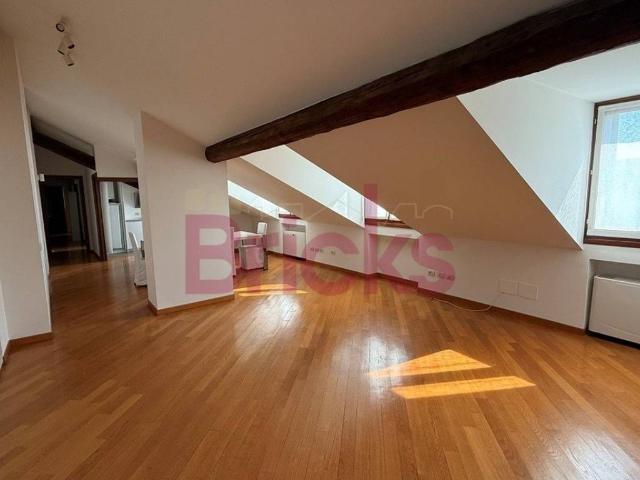 Appartamento in affitto a Centro storico, Milano