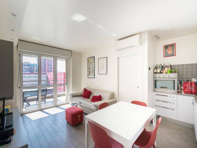 Appartamento in affitto a Municipio 9, Milano