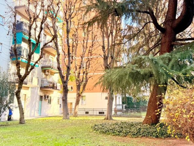 Appartamento in affitto a Municipio 6, Milano