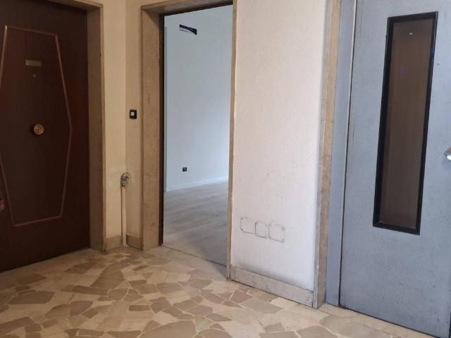 Appartamento in affitto a Municipio 4, Milano