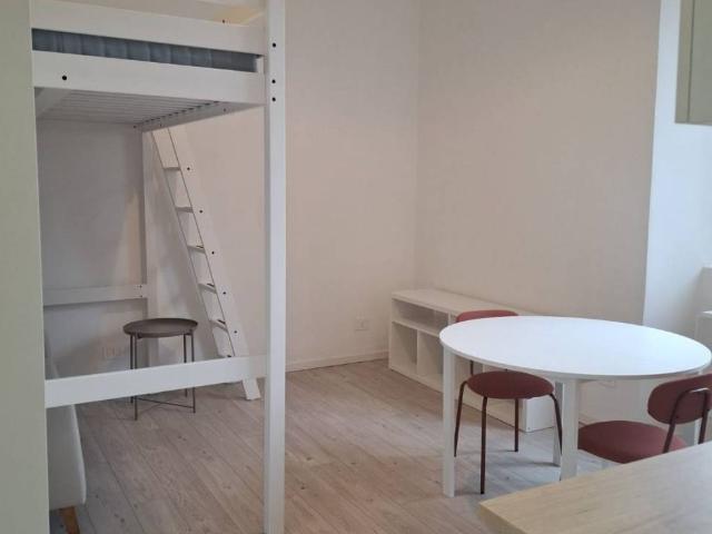 Appartamento in affitto a Municipio 9, Milano