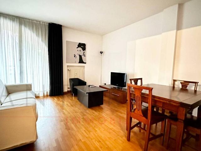 Appartamento in affitto a Centro storico, Milano