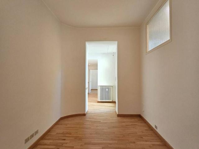 Appartamento in affitto a Centro storico, Milano