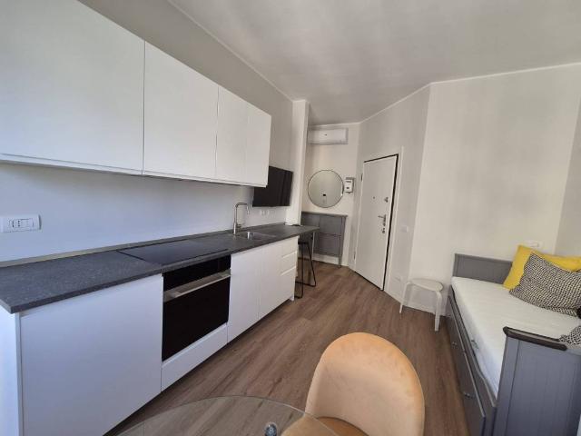 Appartamento in affitto a Municipio 6, Milano