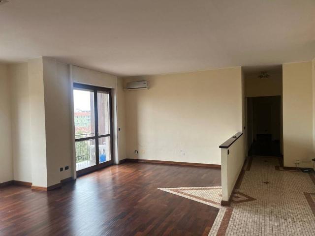 Appartamento in affitto a Municipio 7, Milano