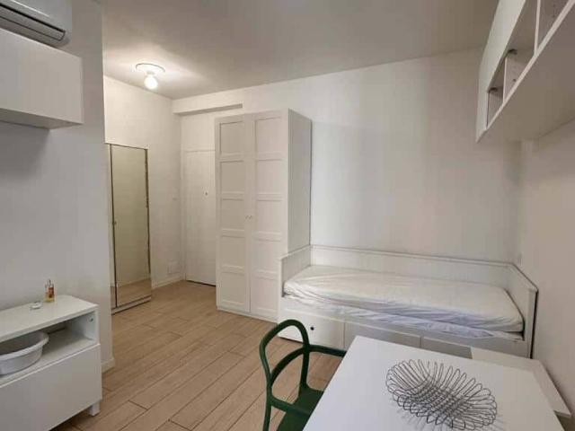 Appartamento in affitto a Municipio 9, Milano