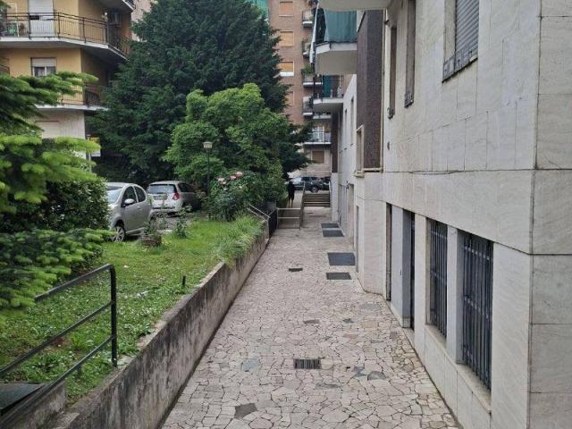 Appartamento in affitto a Municipio 9, Milano