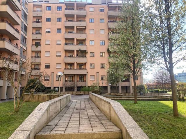 Appartamento in affitto a Municipio 4, Milano