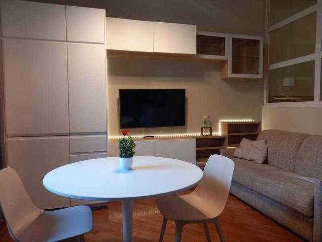 Appartamento in affitto a Centro storico, Milano