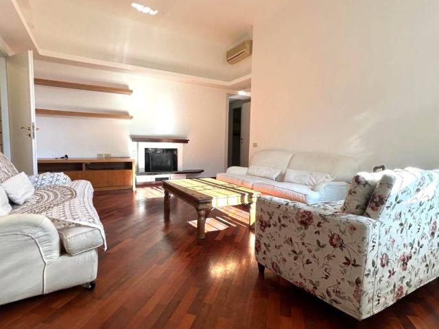 Appartamento in affitto a Ticinese, Milano