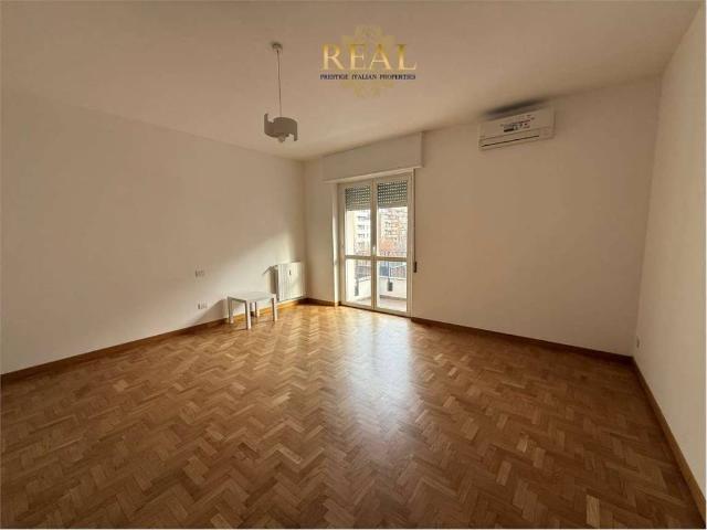 Appartamento in affitto a Municipio 4, Milano