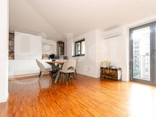 Appartamento in affitto a Municipio 4, Milano