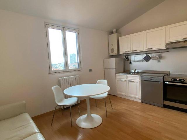 Appartamento in affitto a Municipio 4, Milano